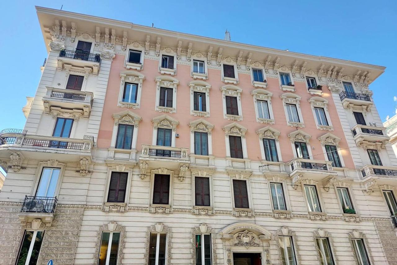 Appartamento "Corso - Cuore Di Roma" By FlatinRoma Dış mekan fotoğraf