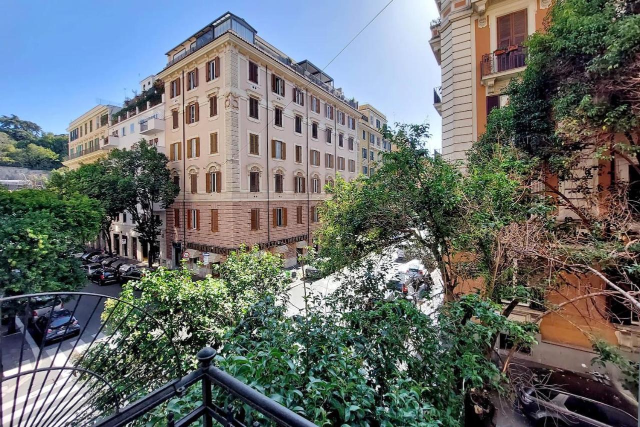 Appartamento "Corso - Cuore Di Roma" By FlatinRoma Dış mekan fotoğraf